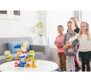 volcar latas alimentos